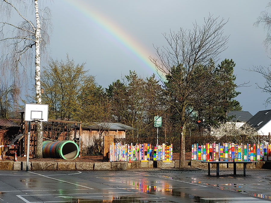 Regenbogen über der Bühläclerschule